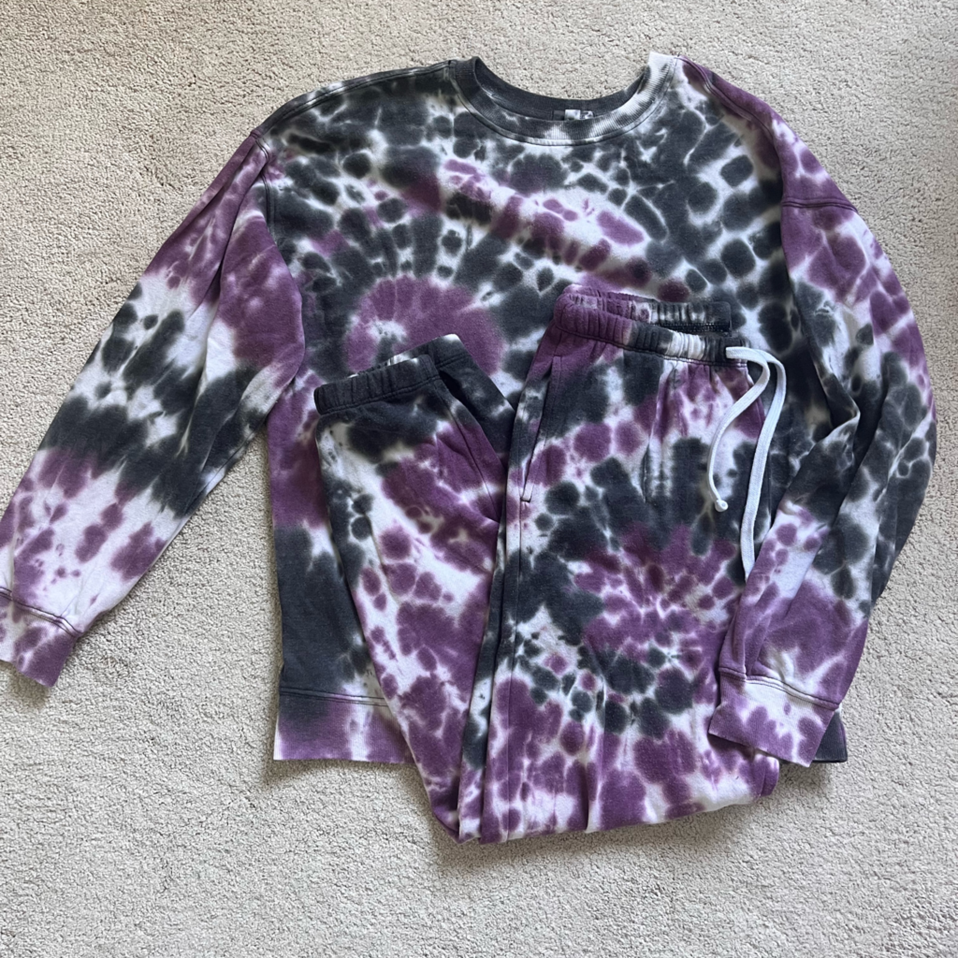 Garage Women’s Tiedye Sweat Outfit